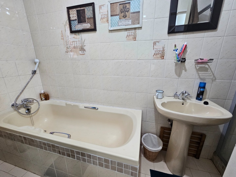 To Let 5 Bedroom Property for Rent in La Provance Free State
